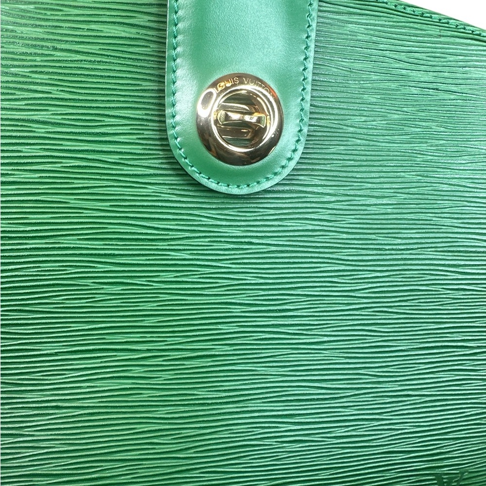Louis Vuitton Green Epi capucine Leather Crossbody Bag - Picture 6 of 11